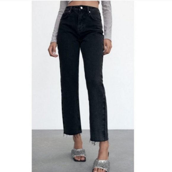 Zara Denim - ZARA BLACK STRAIGHT LEG JEAN WITH DISTRESSED HEM SIZE 6